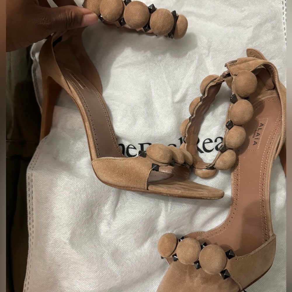 Alaïa Ankle Bracelet Bombe Heeled Sandals
